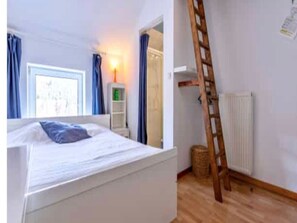 House | 6 bedrooms, individually furnished, bed sheets