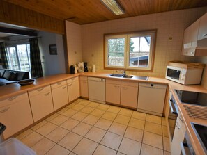 Ferienhaus | Eigene Küche | Mikrowelle, Ofen, Geschirrspüler
