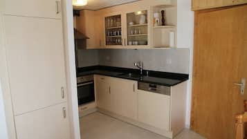 Chalet | Private kitchen | Dishwasher, coffee/tea maker