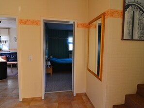 3 Schlafzimmer, individuell eingerichtet, Bettwäsche