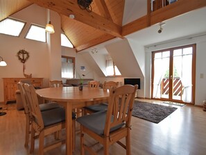 Apartment | Dining