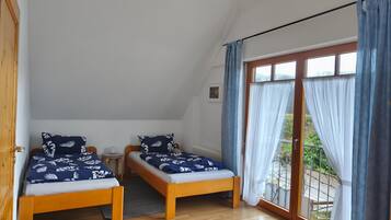 Apartemen | 3 kamar tidur dan dilengkapi dengan perabotan berbeda-beda