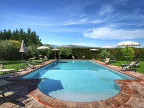 House | Pool | Outdoor pool - Belvilla by OYO Cipresso (Cortona)