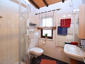House | Bathroom | Shower, towels