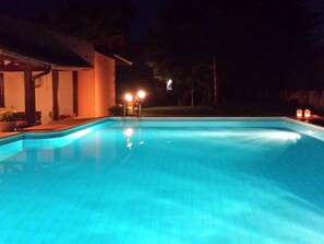 Indoor pool, outdoor pool - Belvilla by OYO Villa in Caltagirone (Caltagirone)