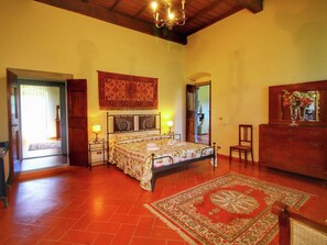House | 4 bedrooms, individually furnished