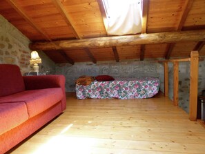 Cottage | 3 bedrooms, individually furnished, bed sheets