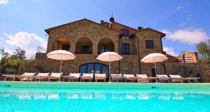 Charming Tuscan Farmhouse