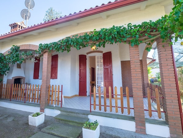 House | Exterior - Attractive Holiday Home in Lido di Volano near Beach (Comacchio)