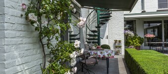 House in Zingem Near Hiking Trails