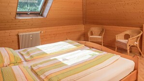House | 2 bedrooms, individually furnished - Beautiful Farmhouse Near the ski Area (Buchenbach)