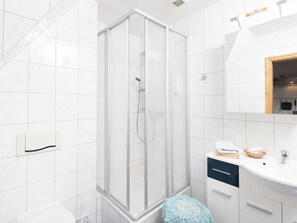 Shower, towels - Modern Apartment in Unterwürschnitz Near Ski Area (Muhlental)