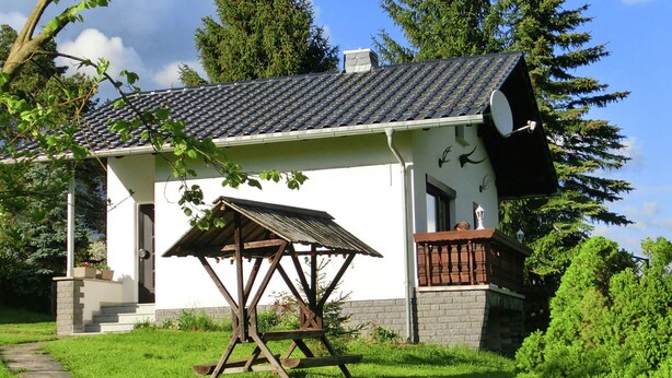 Exterior - Tranquil Holiday Home in Unterwürschnitz Saxony With Terrace (Muhlental)