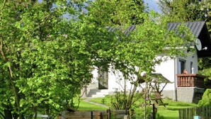 Exterior - Tranquil Holiday Home in Unterwürschnitz Saxony With Terrace (Muhlental)