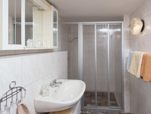 Bathroom | Shower, towels