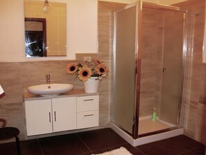House | Bathroom - Holiday Home in Tuscany With Pool & Garden (Vinci)