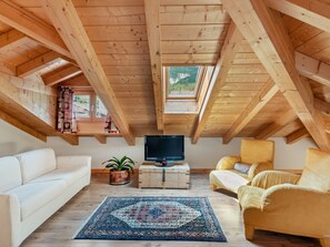 Apartment | Living area | TV