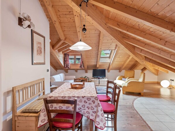 Apartment | Dining
