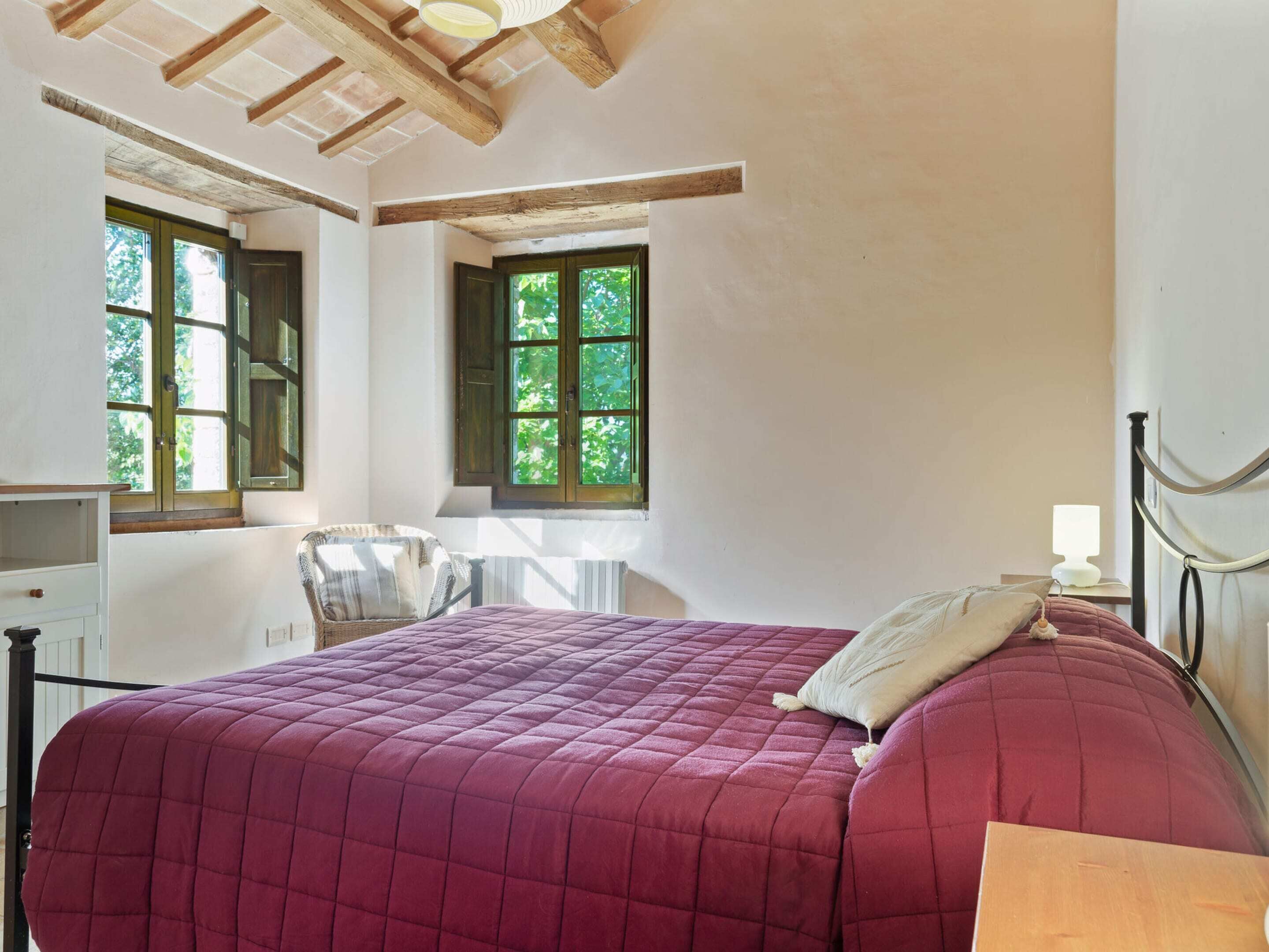 7 bedrooms, individually furnished, bed sheets