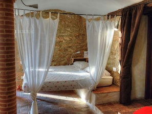 House | 1 bedroom, individually furnished
