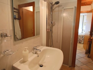 House | Bathroom | Shower, towels