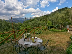 Outdoor dining - Scenic Sea View Farmhouse in Sant'agnello (Sant'Agnello)