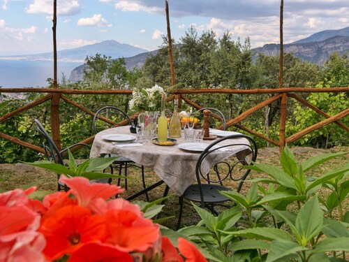 Scenic Sea View Farmhouse in Sant'agnello