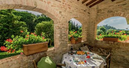 Quaint Tuscan Farmhouse