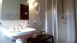 Villa | Bathroom | Combined shower/tub, towels - Beautiful Villa in Lari With Swimming Pool (Casciana Terme Lari)
