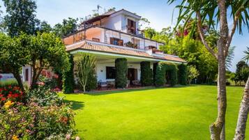 Villa | Exterior