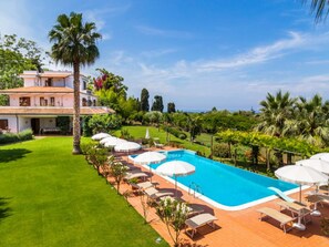 Villa | Pool | Outdoor pool - Belvilla by OYO Villa Conte (Ricadi)