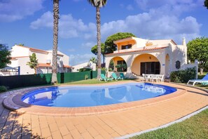 Villa | Exterior - Modern Villa With a Private Pool (Loulé)