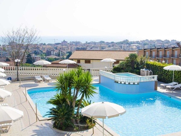 Appartement | Zwembad | Een buitenzwembad