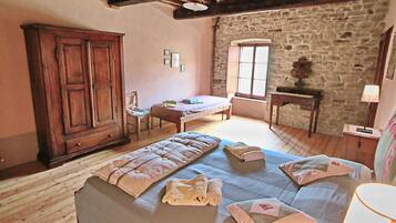 House | 3 bedrooms, individually furnished, bed sheets