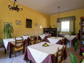 House | Dining