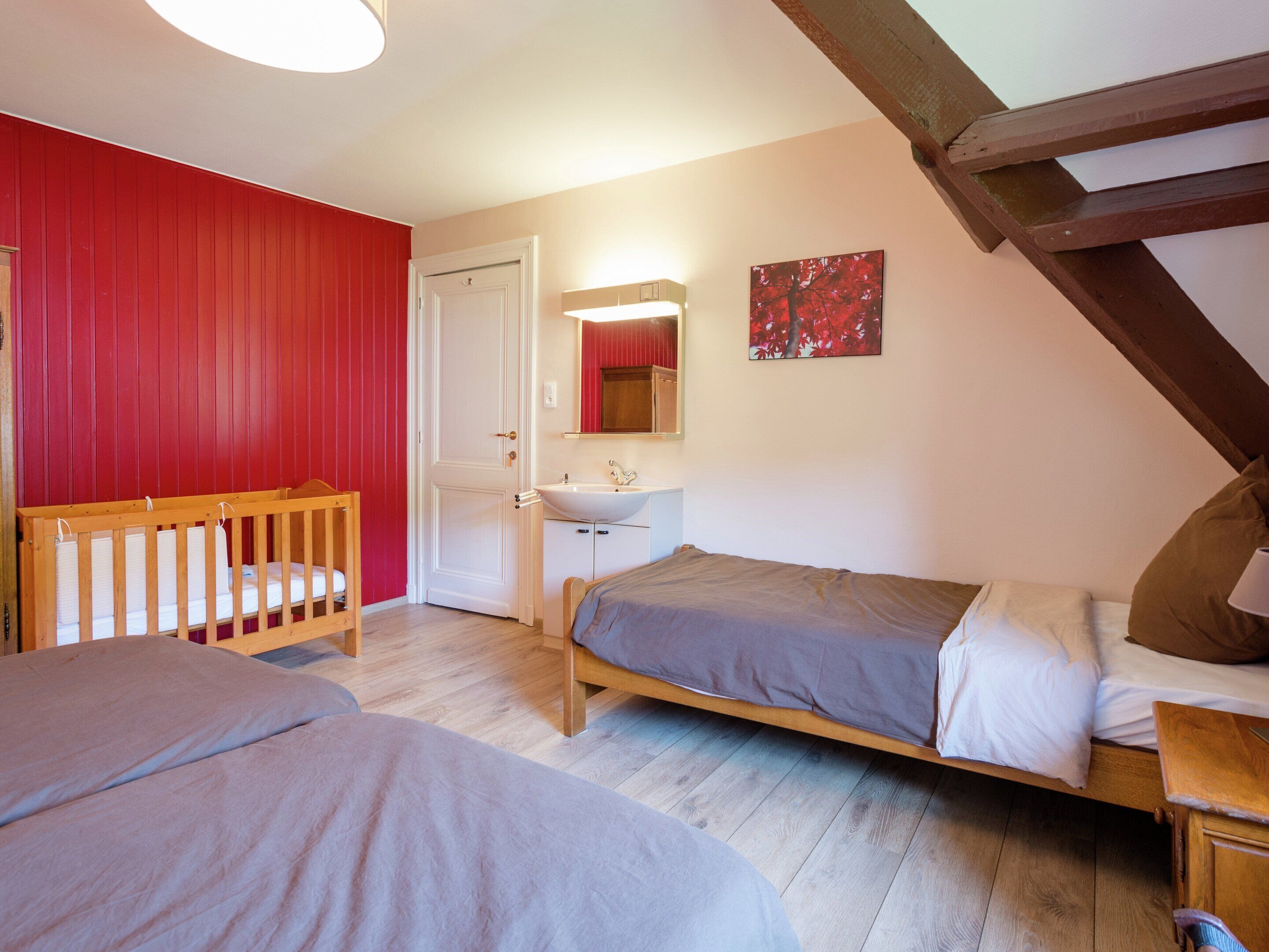 House | 5 bedrooms, individually furnished