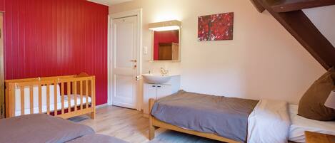 House | 5 bedrooms, individually furnished