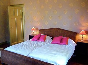 Villa | 6 bedrooms, individually furnished, iron/ironing board, bed sheets