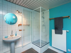 Bathroom | Shower, jetted tub