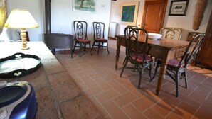 Dining - Spacious Holiday Home in Pomarance With Terrace (Pomarance)