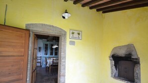 Reception - Spacious Holiday Home in Pomarance With Terrace (Pomarance)