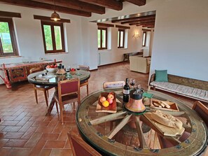 Dining - Luxurious Mansion in Montecassiano With Private Garden (Montecassiano)