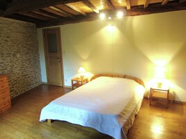 House | 3 bedrooms, individually furnished, bed sheets