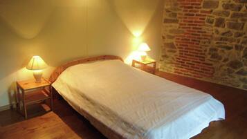 House | 3 bedrooms, individually furnished, bed sheets