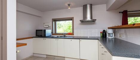 House | Private kitchen | Dishwasher, coffee/tea maker, highchair