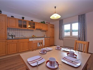 Apartment | Eigene Küche | Wasserkocher mit Kaffee-/Teezubehör, Kühlschrank, Ofen, Geschirrspüler
