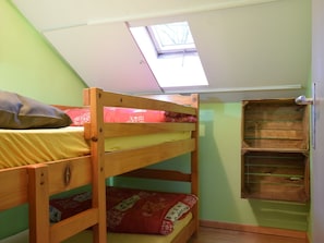 Rumah | 5 kamar tidur dan dilengkapi dengan perabotan berbeda-beda