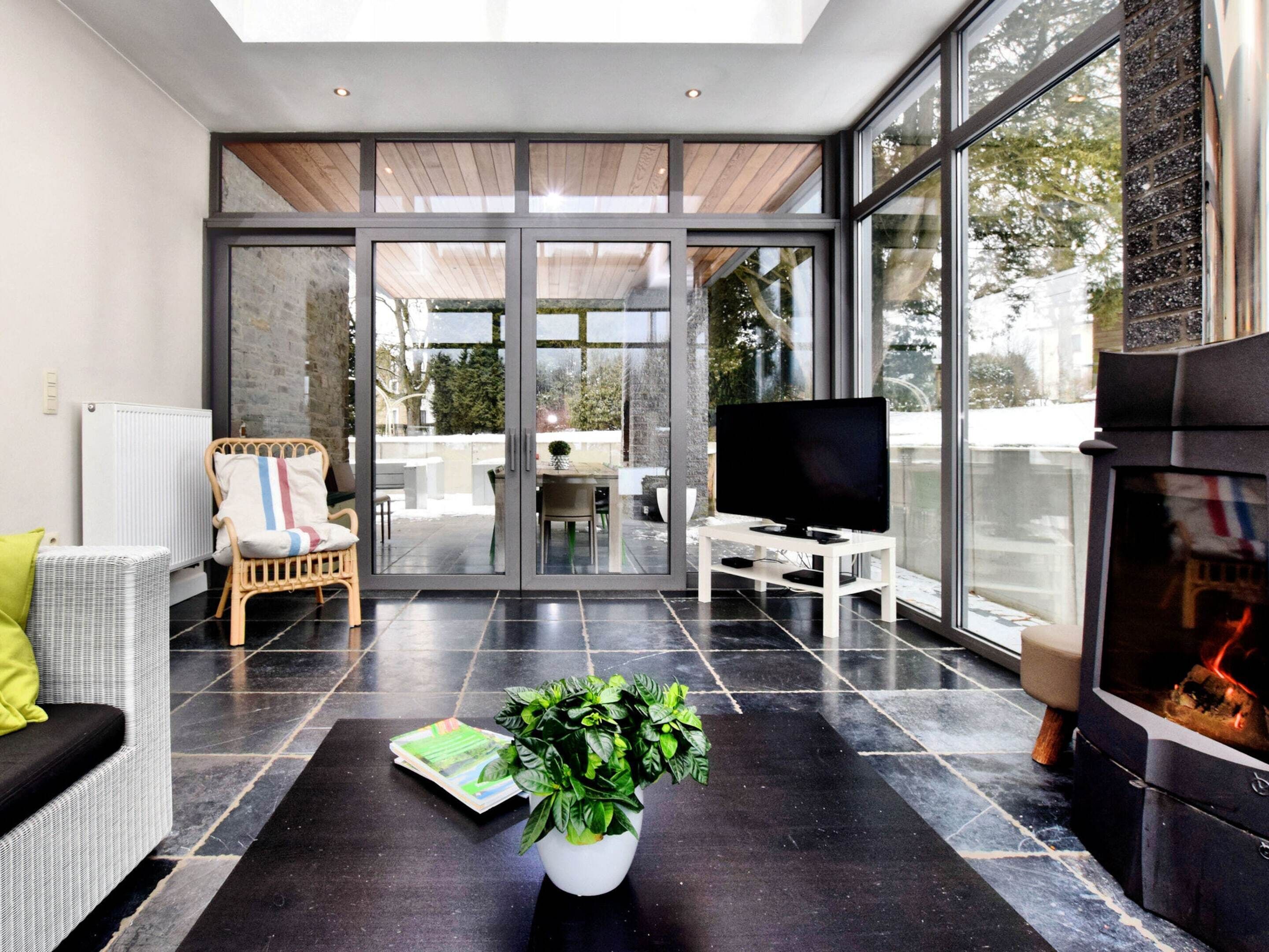 บ้านพัก | บริเวณนั่งเล่น | เครื่องเล่นดีวีดี