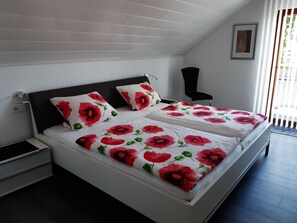 Apartment | 1 bedroom, individually furnished, iron/ironing board, bed sheets