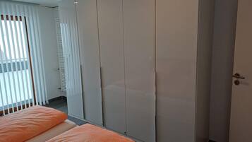 Apartment | 1 bedroom, individually furnished, iron/ironing board, bed sheets